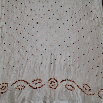 close of red bandhani on pure gajji silk white fabric